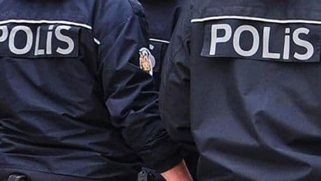 Polis sokak köpeğini tabancayla öldürdü
