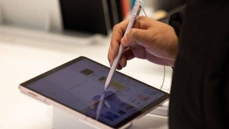 Samsung's best tablet drops to a cheaper price and it comes with a £339 freebie