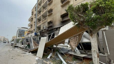 El grupo de 17 españoles atrapados en Trípoli (Libia) es evacuado hacia Italia