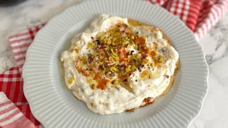 Közlemekten ya da kızartmaktan sıkıldınız mı? Patlıcanı bir de tahinle deneyin! İşte fırında tahinli patlıcan tarifi…