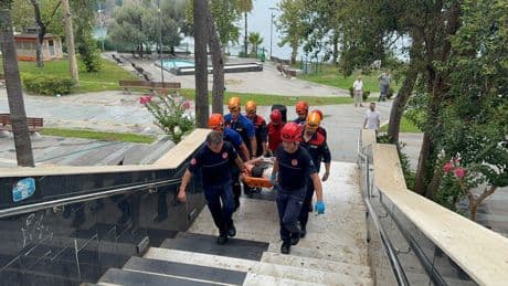 Antalya'da falezlerden düşen kişi kurtarıldı