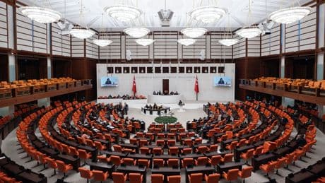 Meclis yoğun gündemle ikinci yarısına başlıyor: Başkanlık divanı ve yeni yasalar gündemde