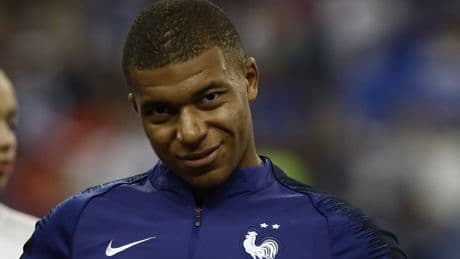 Investigan a cinco policías a los que Mbappé donó la prima del Mundial