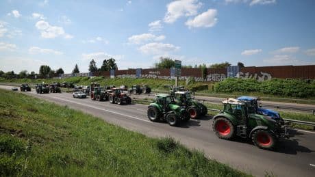 «On essaye de garder la tête hors de l’eau»: pourquoi les agriculteurs gagnent Paris mettre la pression sur les députés