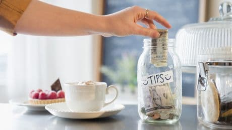 Weltweite Trinkgeld-Gepflogenheiten: Was Sie im Urlaub beachten sollten
