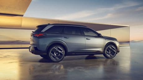 Más de 300 CV y tracción total para los nuevos Peugeot E-3008 y E-5008 Dual Motor