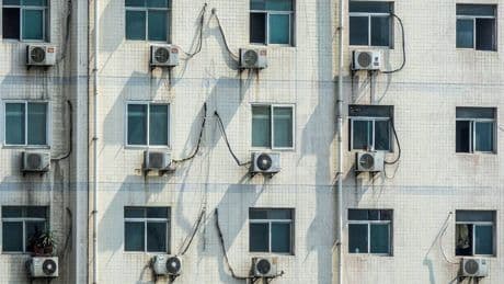 Estudian los efectos del aire acondicionado en casa y descubren que (tal vez) deberías pensártelo dos veces antes de encenderlo