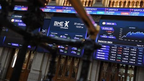 El Ibex 35 sube un 0,35% y supera los 14.400 puntos