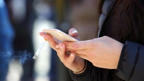 Cigarette chez les jeunes : films et séries enfument l’espoir d’une génération sans tabac