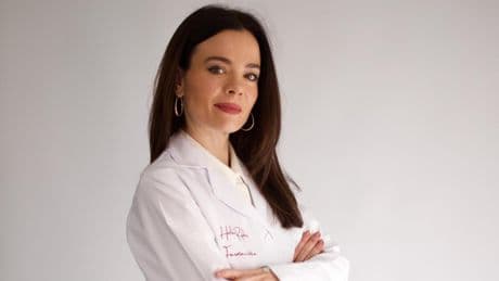 Helena Rodero, farmacéutica: “En España nos encanta lo de la pastilla, pero el ibuprofeno de 400 es suficiente. Es la dosis estándar, no tienes que tomarte el de 600”