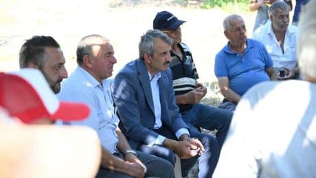 Vali Sezer yangının yaralarını sarmak için vatandaşlarla bir araya geldi