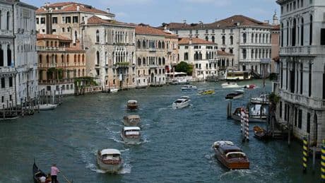 Venise sanctionne désormais les excès de vitesse des bateaux dans ses canaux