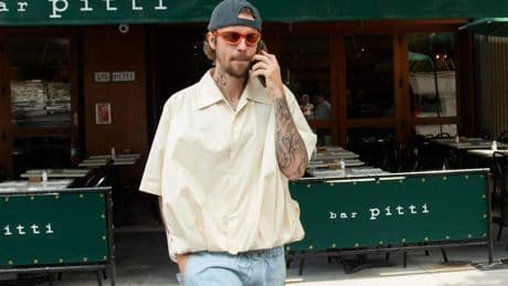 Justin Bieber neemt zorgen allerminst weg met verrassingsplaat Swag: songs zijn grimmig, boos en soms ronduit bizar