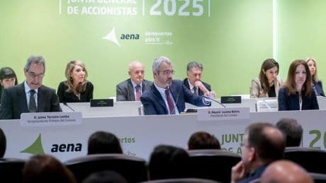 Aena ultima una subida de tarifas aéreas del 6,5% en 2026 tras una década de congelación
