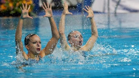 EM im Synchronschwimmen: Deutsches Duo gewinnt Bronze und sammelt Spenden