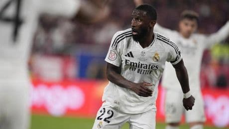 Rüdiger pierde la cabeza con De Burgos al lanzarle hielo desde el banquillo