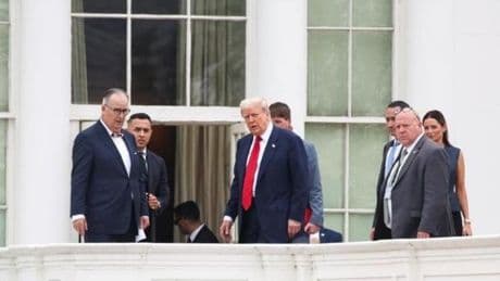 Trump'tan gazetecileri şaşırtan hareket… Beyaz Saray'ın çatısından nükleer füze mesajı