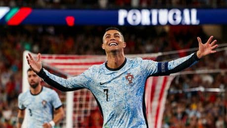 Cristiano Ronaldo, il figlio convocato dal Portogallo Under 15. La reazione: «Sono orgoglioso di te»