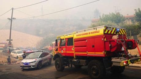 Incendies : trois départements du Sud-Est placés en vigilance rouge pour feux de forêt mercredi