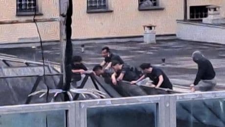 Violenza in carcere a Genova, l’appello: “Lo Stato ha fallito adesso restituisca la dignità a quel giovane”