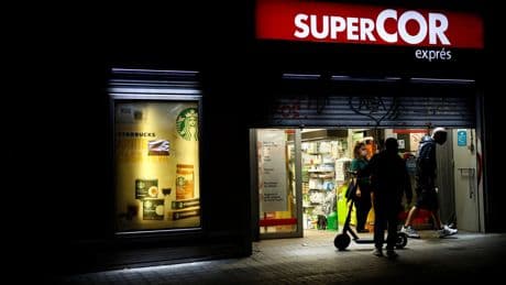 El auge del supermercado de proximidad no cala en El Corte Inglés