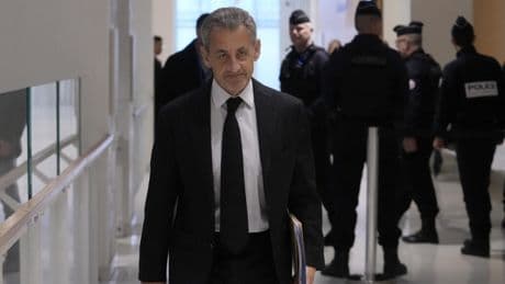 La justice administrative saisie après le refus de Macron de retirer la Légion d’honneur à Sarkozy