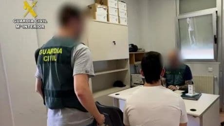 Detenidos dos jóvenes por grabar y difundir imágenes de contenido sexual de 27 mujeres, entre ellas una vizcaína