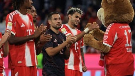 Bundesliga: FC Bayern München beim Sieg über RB Leipzig: Der Handschlag von München