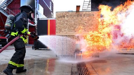 Un bombero muestra el simple gesto que &quot;puede marcar la diferencia entre la vida y la muerte en un incendio&quot;