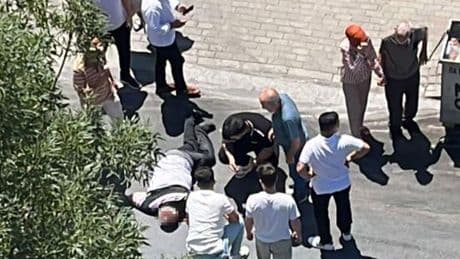 Beylikdüzü’nde feci kaza: Süratle gelen otomobil yayaya çarpıp kaçtı