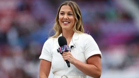 Why is Mary Earps not playing for England at Euro 2025?