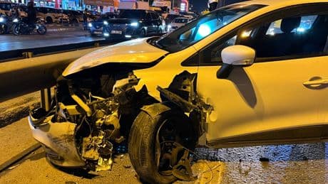 Alkollü sürücü Küçükçekmece'yi birbirine kattı!