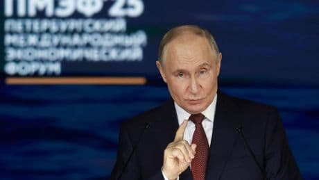 «Notre économie devient plus qualitative, plus complexe et plus multiforme» : Poutine vante la résilience russe et dénonce à nouveau l’Occident