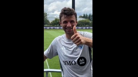 Fans sind beeindruckt - Müller erklärt sein Super-Englisch