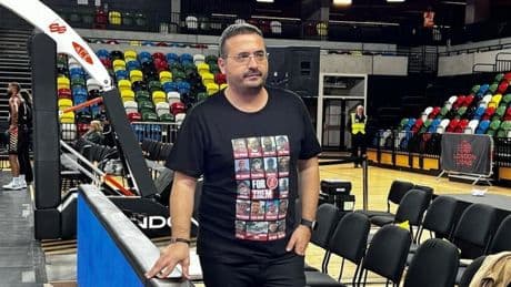El propietario del Hapoel no entiende que no se juegue en Israel