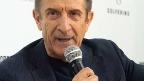 A Ezio Greggio la targa Troisi. "Io premiato in memoria sua"
