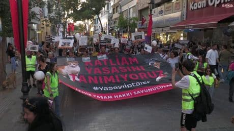 İzmir Yaşam Hakkı Savunucuları Karşıyaka’da yürüdü: "Yaşam hakkı engellenemez”