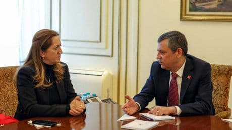 Özgür Özel'den DİSK'e ziyaret: Asgari ücrete ara zam için mücadele etmeliyiz