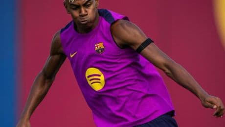 Lamine Yamal impacta en el entrenamiento con su nuevo 'look'