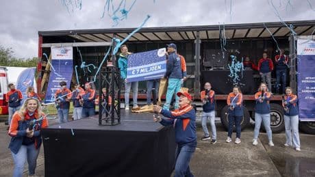 Roparun betaalt tien jaar lang voor wensambulances in Nederland