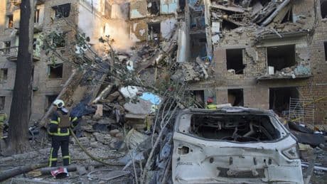 Ukraine: des bombardements «massifs de missiles et de drones» sur Kiev font au moins sept morts