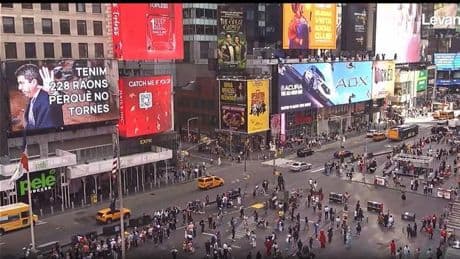 El mensaje de Compromís para Mazón en las pantallas gigantes de Times Square: "Tenemos 228 razones para que no vuelvas"