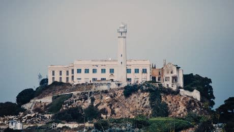 Así es Alcatraz, la prisión más famosa del mundo que ahora quiere reabrir Trump
