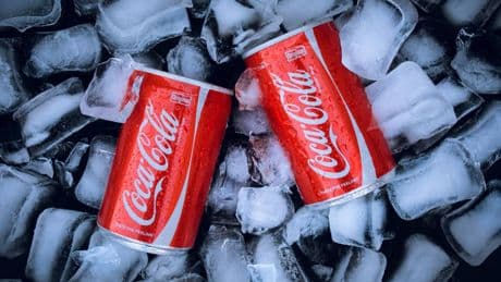 Nuova ricetta Coca Cola: ecco cosa cambia dopo la decisione di Trump