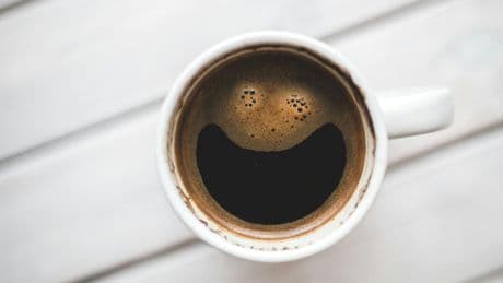 Muntermacher am Morgen: Kaffetasse hebt nachweißlich die Stimmung