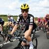 Rit met pittige finale onderweg, Visma-ploegleider Van Emden haalt uit naar Vollering: ‘Aanstelgedrag’