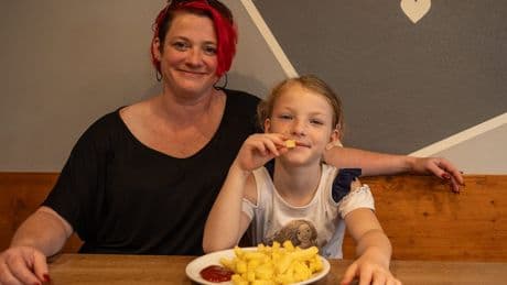 Ausflug mit Nachspiel - Als Melissa (8) Pommes bestellte, kam die Polizei