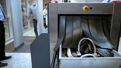 Voli estate 2025: liquidi senza limiti nel bagaglio a mano, ecco dove è già realtà in Italia