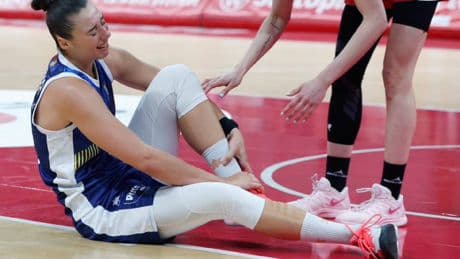 Raquel Carrera sufre un esguince de grado 3 en el tobillo que complica su presencia con España