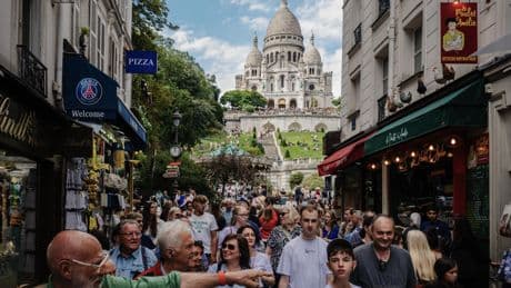 «Paris est devenue la ville des touristes, plus des Parisiens» : le fléau du surtourisme menace la capitale française